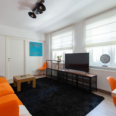 City Center-Cozy One Bedroom Apartment Bucarest Esterno foto