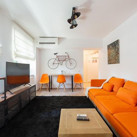 City Center-Cozy One Bedroom Apartment Bucarest Esterno foto