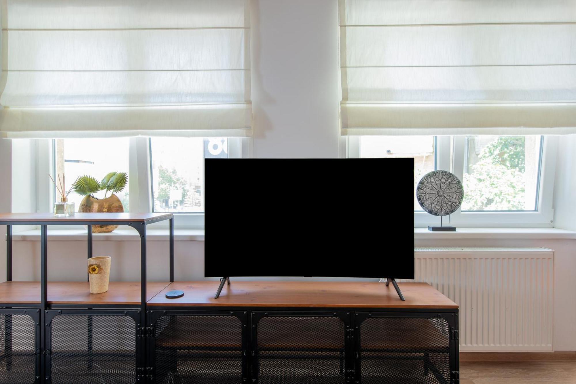 City Center-Cozy One Bedroom Apartment Bucarest Esterno foto